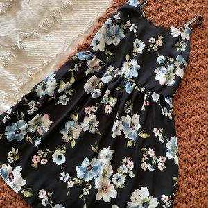 Size small, floral dress!
